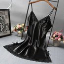 Camisola Feminina em Cetim com Renda