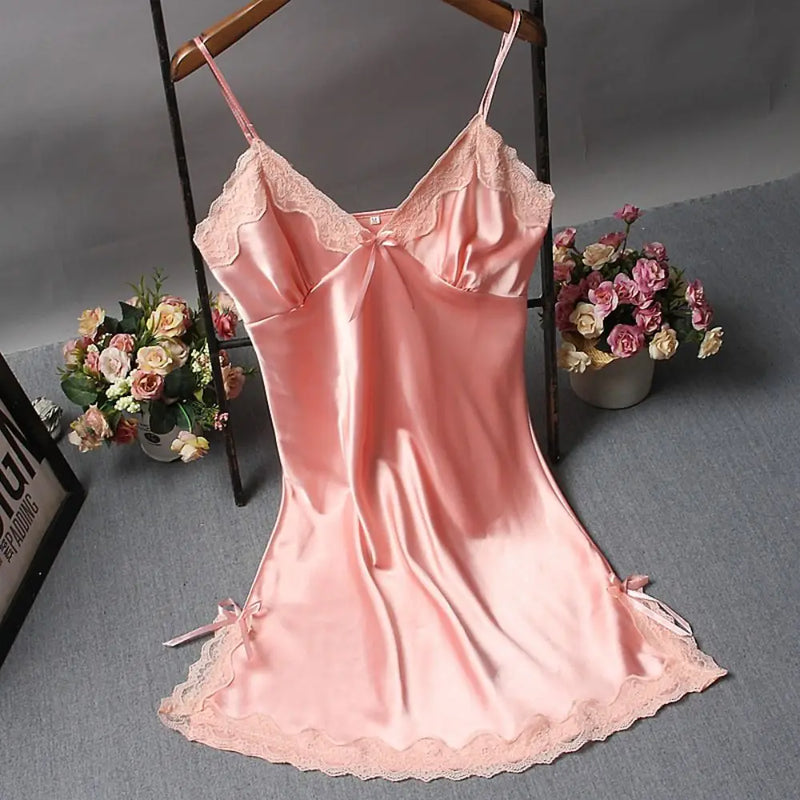 Camisola Feminina em Cetim com Renda