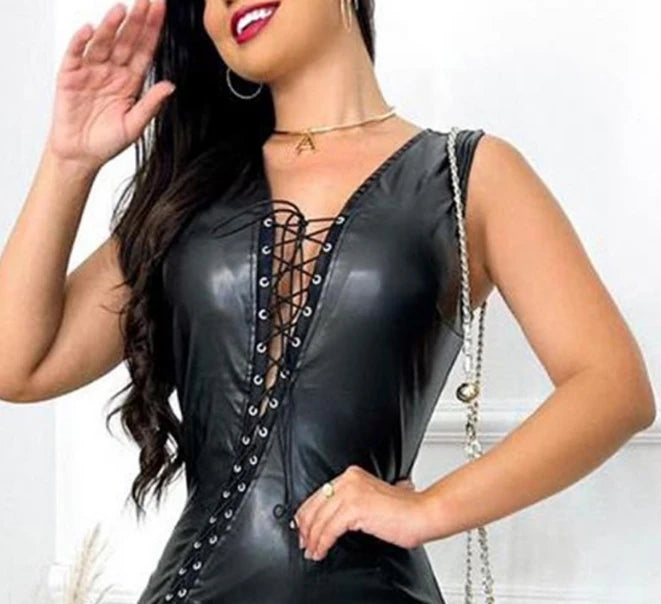 Vestido Feminino Sexy em Couro PU – Bodycon Curto Sem Mangas com Decote V e Amarração