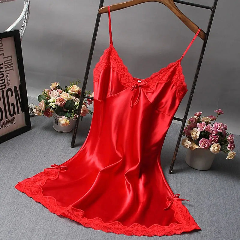 Camisola Feminina em Cetim com Renda