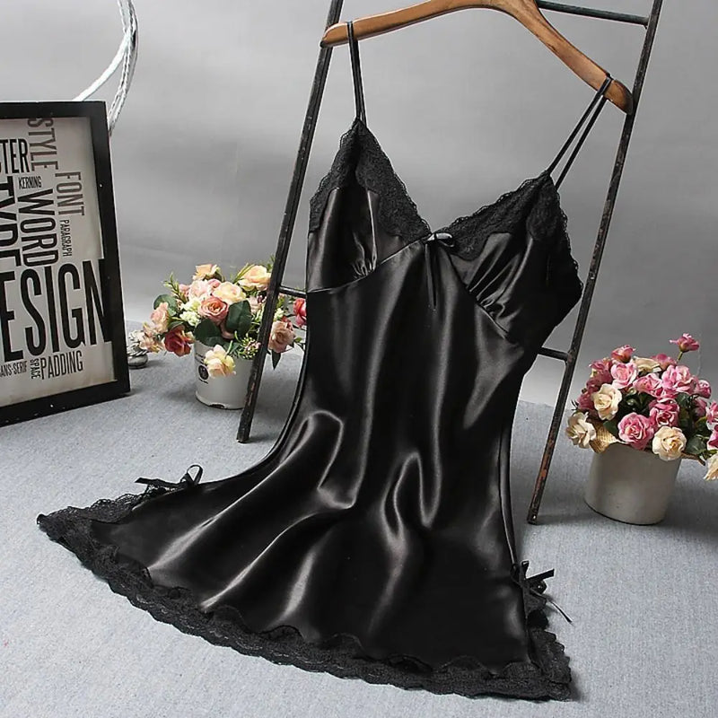 Camisola Feminina em Cetim com Renda